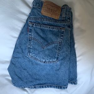 Vintage Levis Mid-Thing Jean Shorts Size 6